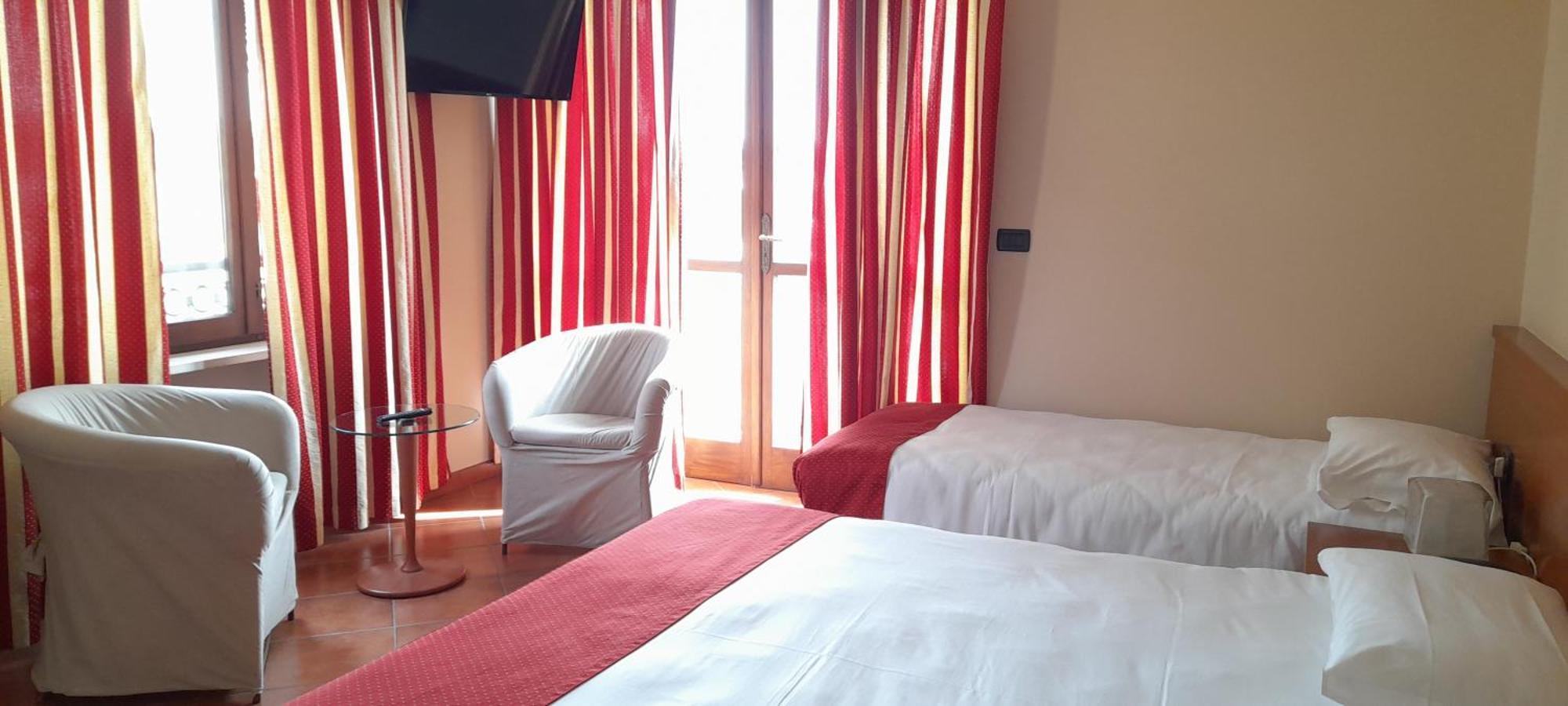 Busca Hotel Ceretto מראה חיצוני תמונה