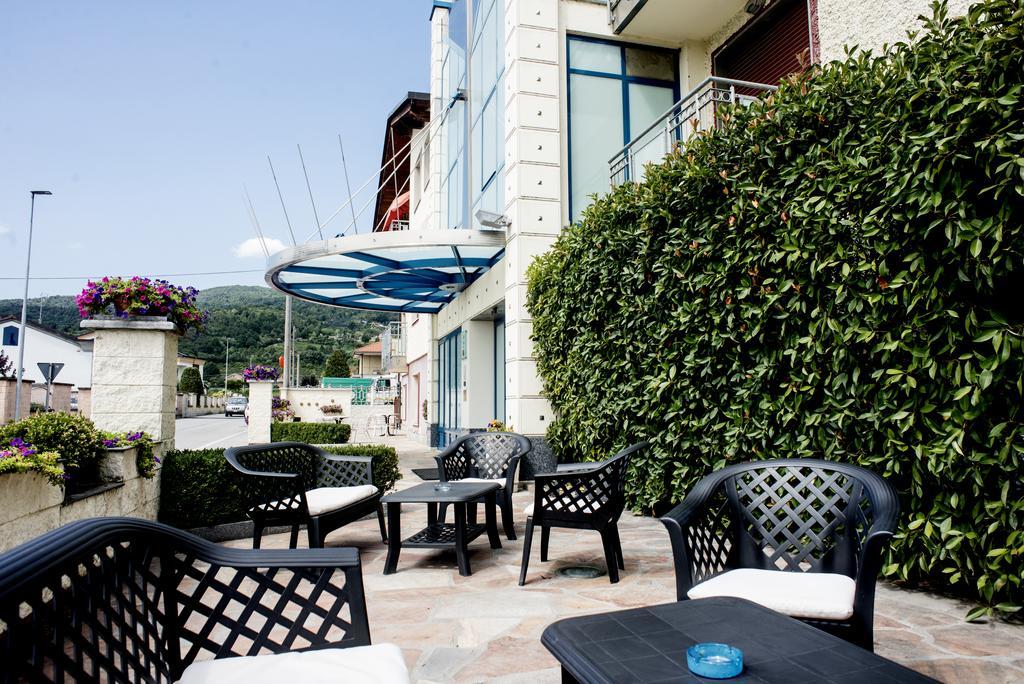 Busca Hotel Ceretto מראה חיצוני תמונה