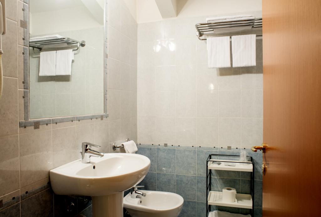 Busca Hotel Ceretto מראה חיצוני תמונה