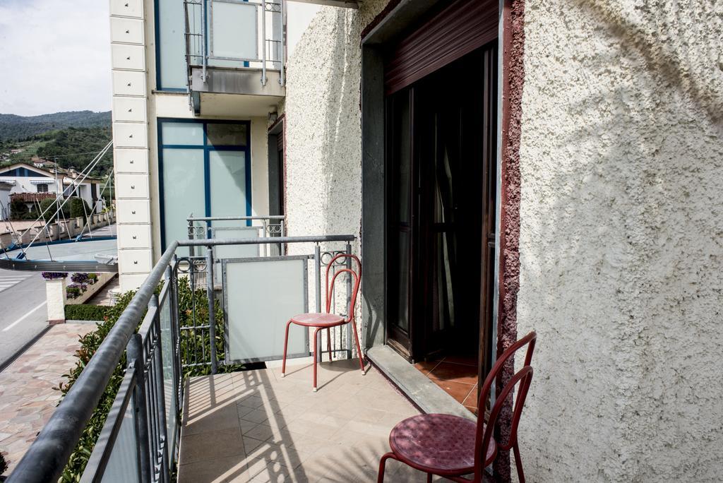 Busca Hotel Ceretto מראה חיצוני תמונה